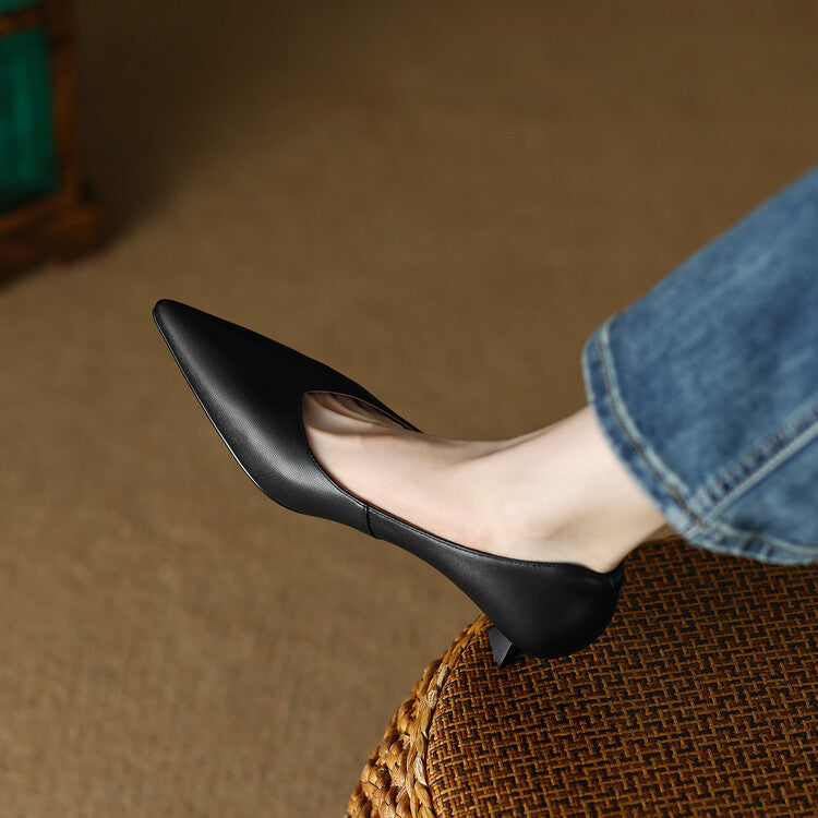 Elegant Pumps – Timeless Minimalist Design