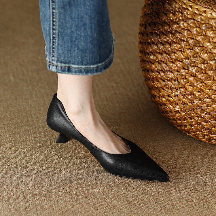 Elegant Pumps – Timeless Minimalist Design