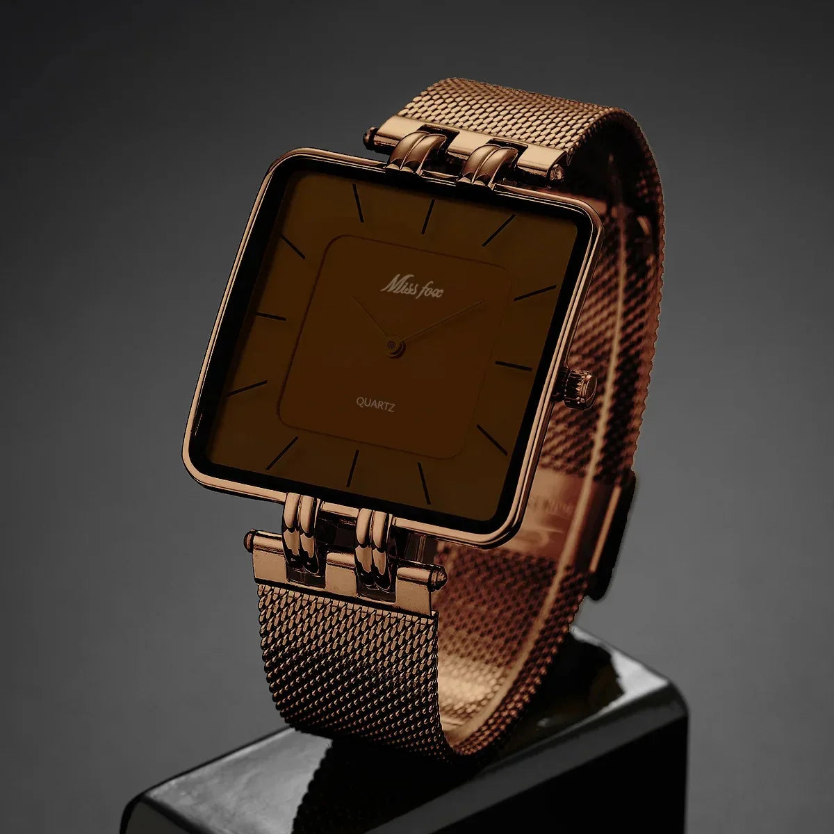 Gold Mesh Watch – Bold Luxury