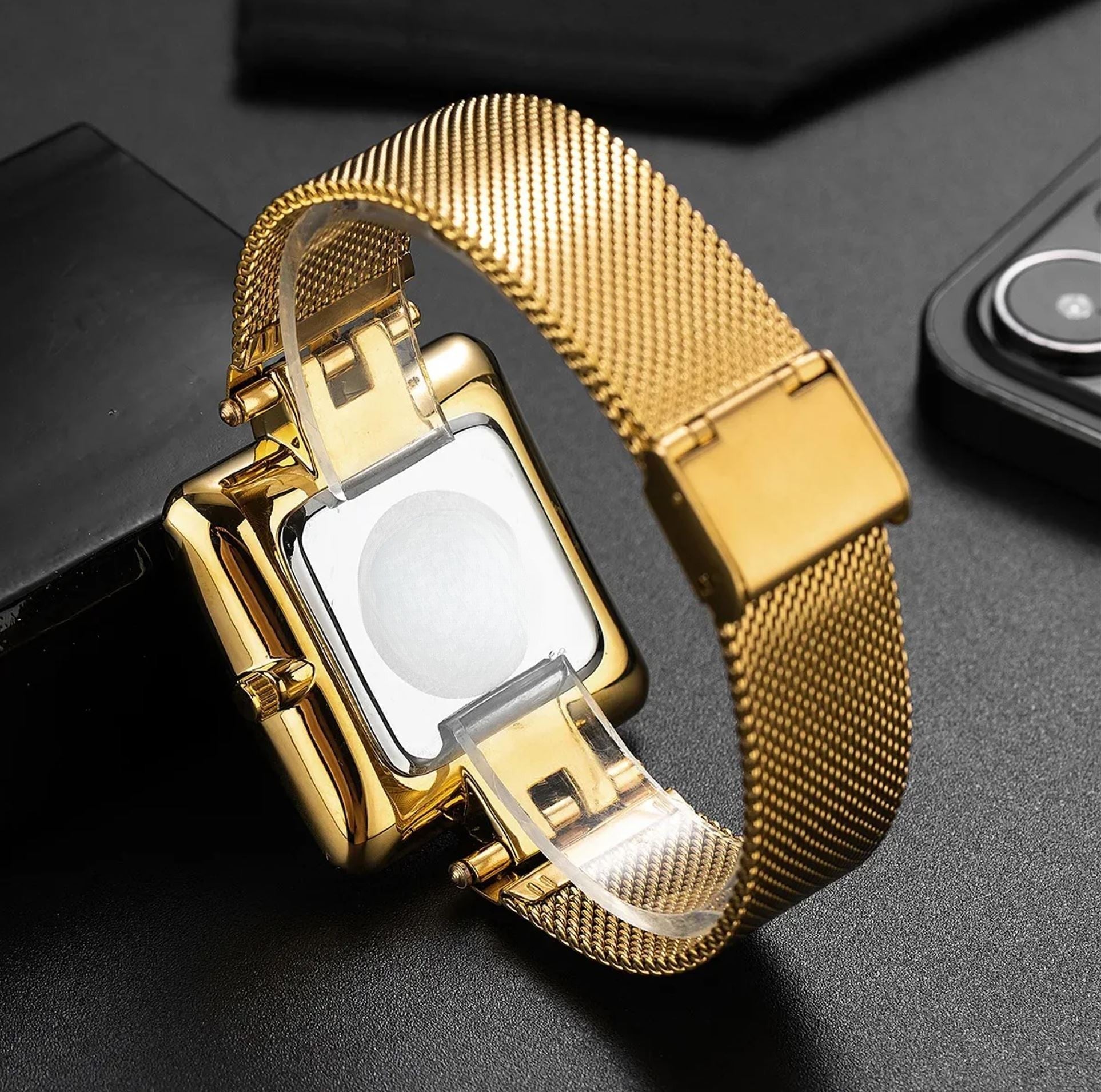 Gold Mesh Watch – Bold Luxury