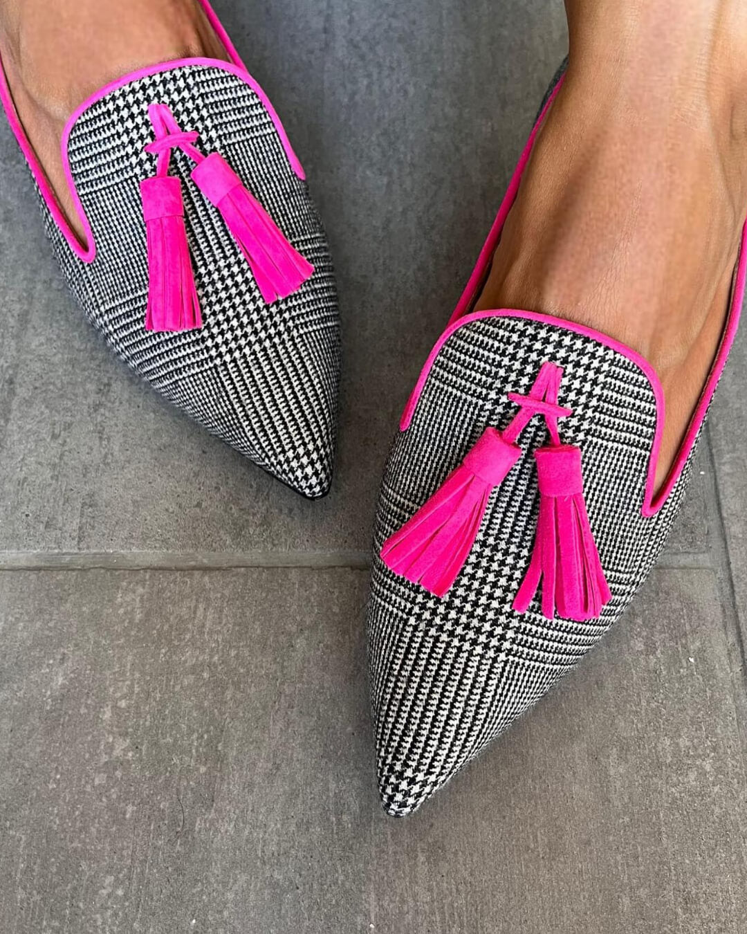 Pointed Loafer – Elegant Fluorescent Fringes
