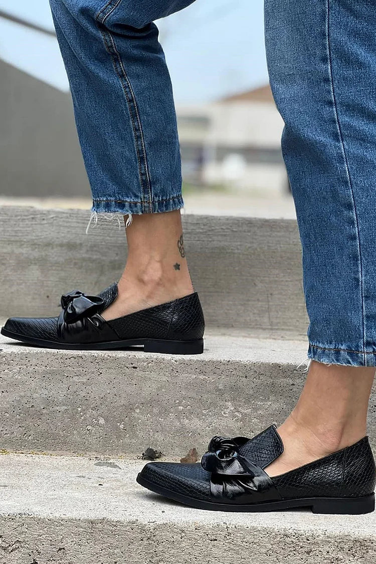 Black Loafer – Elegant Bow Detail